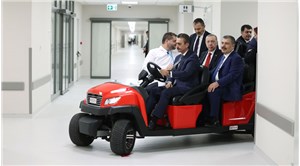 Erdoğan, daha iyi araba hevesini ‘süfli’ ilan ettikten sonra şehir hastanesini arabayla gezdi