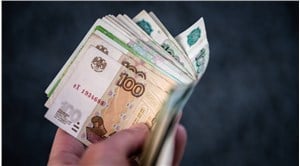 Rus rublesi, dolar ve euro karşısında değer kazanmaya devam ediyor