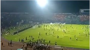 Endonezya'da futbol maçında izdiham: En az 129 ölü