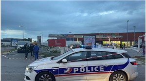 Fransa'da akaryakıt istasyonunu "işgal eden" gençler, benzini belirledikleri fiyattan sattı