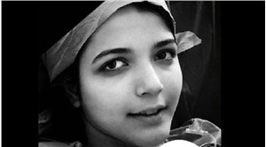 İran’da marş söylemeyi reddettiği için dövülen 16 yaşındaki Asra Panahi, hayatını kaybetti