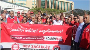 DEÜ Hastanesi’nde sürgün protesto edildi: Yapılan tümüyle haksız ve hukuksuzdur