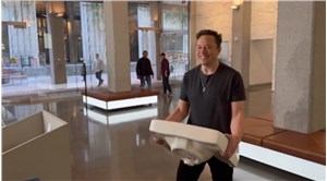 Elon Musk, Twitter genel merkezine lavaboyla girdi