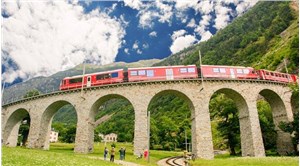 İsviçre'de, dünyanın en uzun yolcu treni sefer yaptı