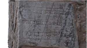 Sinop'taki kale surlarında Roma dönemine ait taş oyması figür bulundu