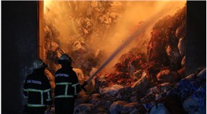 Uşak'ta tekstil deposunda yangın: "20'ye yakın itfaiye aracı ve arazözle müdahale ediliyor"