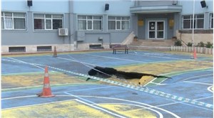 Bakırköy'de okul bahçesinde zemin çöktü: Eğitime ara verilmedi