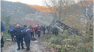Zonguldak'ta servis aracı şarampole devrildi: 1 öğrenci öldü, 15 kişi yaralandı