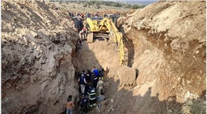 Kilis'te iş cinayeti: Su kanalı kazısında toprak altında kalan 2 işçi hayatını kaybetti