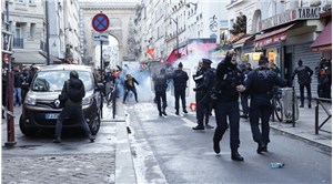 Fransa'da Paris saldırısı protesto edildi, polis müdahale etti