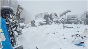 Kanada'da kar fırtınası: 60'tan fazla araç birbirine girdi