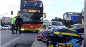 Avcılar'da iki katlı otobüs motosiklete çarptı: 2 yaralı