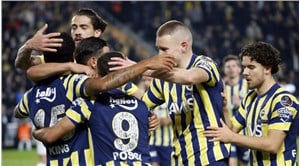 Fenerbahçe 4 golle kazandı, yeniden liderliğe oturdu