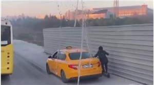 Kaldırımdan giden taksici, scooter sürücüsüne çarptı
