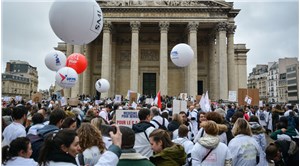Paris'te pratisyen hekimlerden protesto gösterisi