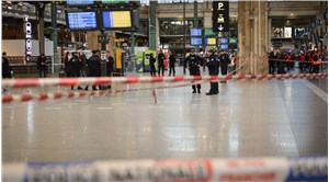 Paris'te tren garında bıçaklı saldırı: 1'i polis 6 kişi yaralandı