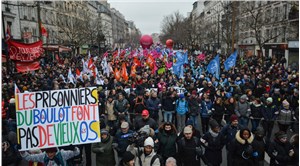 Fransa'da hükümetin emeklilik yaşını yükseltecek teklife karşı eylem
