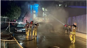 Zeytinburnu'nda doğalgaz patlaması: 3 araç yandı