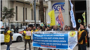 İzmir'de SGK çalışanları iş yavaşlatma eylemine başladı
