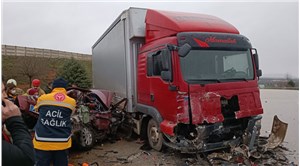 Bursa'da otomobil, kamyona çarptı: 5 can kaybı