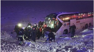 Diyarbarkır'da otobüs şarampole devrildi: Çok sayıda yaralı var