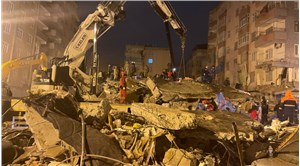 Diyarbakır'da yıkılan binanın enkazından 16 saat sonra 13 yaşındaki çocuk kurtarıldı
