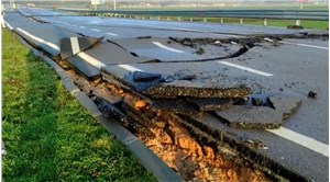 Deprem sonrası Hatay Havalimanı yolunda derin çatlaklar oluştu