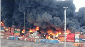 İskenderun Limanı’ndaki yangına TSK’ye ait uçakla ‘söndürme topu' atıldı