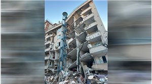 BirGün deprem bölgesinden bildiriyor: Kepçe her vurduğunda acı yüzlerine yansıyor
