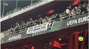 Basel-Trabzonspor maçında Enkaz var devlet yok, Erdoğan istifa’ pankartı