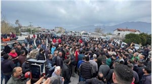 Çiftçiler Antalya'da karayolunu kapattı, domates ihracatını kısıtlamasını protesto etti