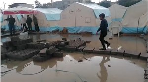 Hatayda çadırkentleri su bastı, çadırlar kullanılamaz hale geldi