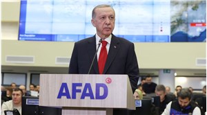 AKP’nin temel stratejisi yaşanan yıkımı unutturmak