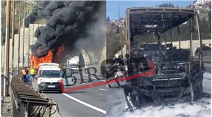 Kocaeli’nde facia kıl payı atlatıldı: 28 ilkokul öğrencisini taşıyan belediyeye ait minibüs yandı!