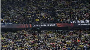 Fenerbahçe, sahaya yabancı cisim atan 7 taraftarın stada girmesini yasakladı