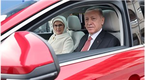 İlk Togg, Erdoğan’a Sarayda teslim edildi