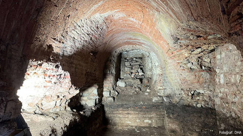 İstanbul'da bin 500 yıllık yeraltı dehlizi bulundu