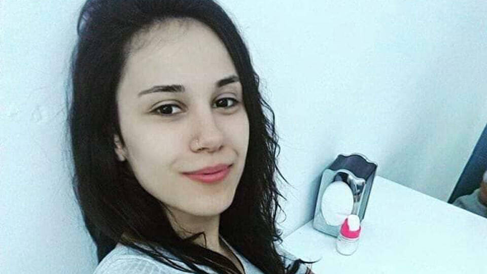 Polis lojmanında başından vurulmuş halde bulunan kadın hayatını kaybetti
