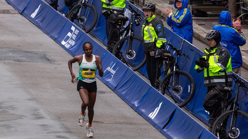 Boston Maratonu'nda ipi Kenyalı atletler göğüsledi