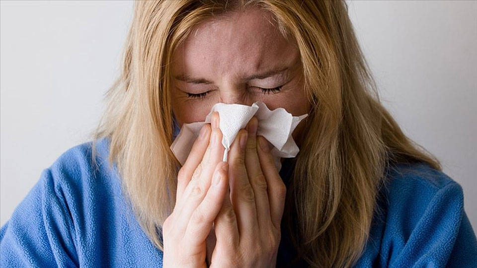 Geçmeyen öksürük ve hapşırma için 'alerjik rinit' uyarısı