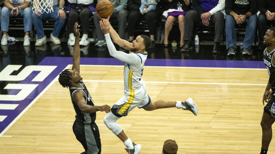 Stephen Curry yıldızlaştı, Golden State Warriors konferans yarı finaline çıktı