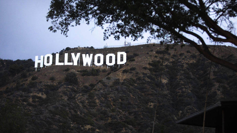 Hollywood'da binlerce senarist greve gidiyor: Gösterimler tehlikede