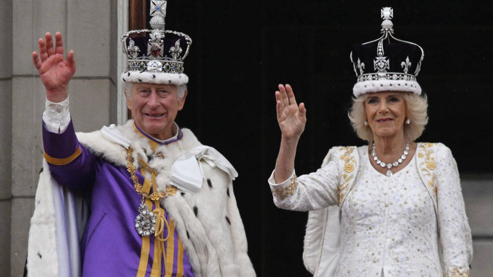 İngiltere Kralı 3. Charles taç giydi: Monarşi karşıtlarından protesto