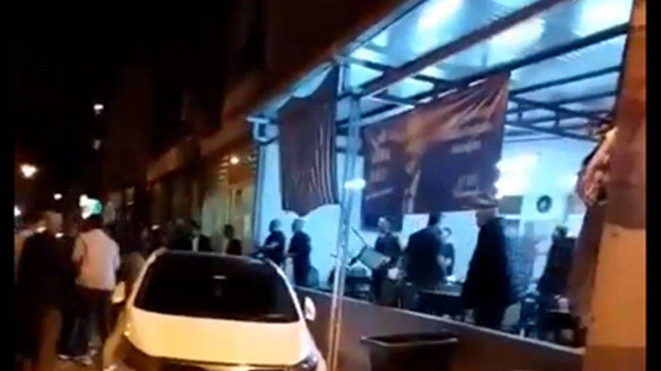 İzmir'de Kılıçdaroğlu afişi olan kıraathaneye saldırı: Savcı Sayan ve beraberindekiler işin içinde