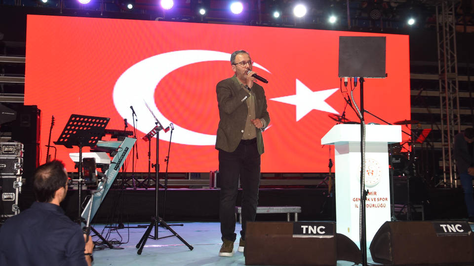 Spor etkinliğinde seçim propagandası yapan Bakan Kasapoğlu yuhalandı