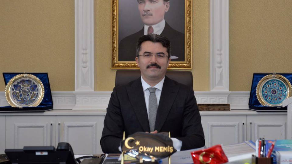 Erzurum Valisi, İmamoğlu'na taşlı saldırıya ilişkin 'su şişeleri atıldı' dedi