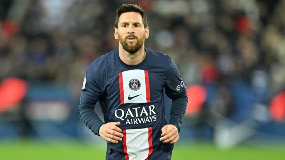 Kadro dışı bırakılmasının ardından özür dileyen Lionel Messi, PSG ile antrenmana çıktı