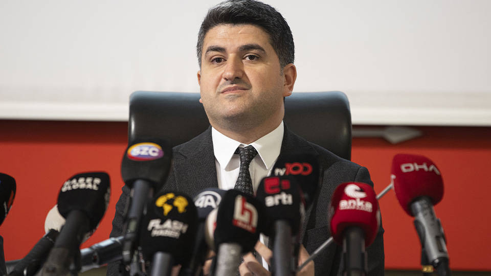Kılıçdaroğlu, Onursal Adıgüzel'i görevden aldı