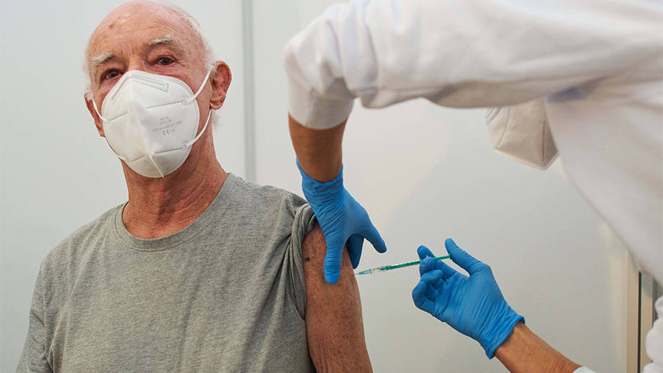 DSÖ: Mevcut Covid-19 aşıları, yüksek düzeyde koruyucu olmaya devam ediyor