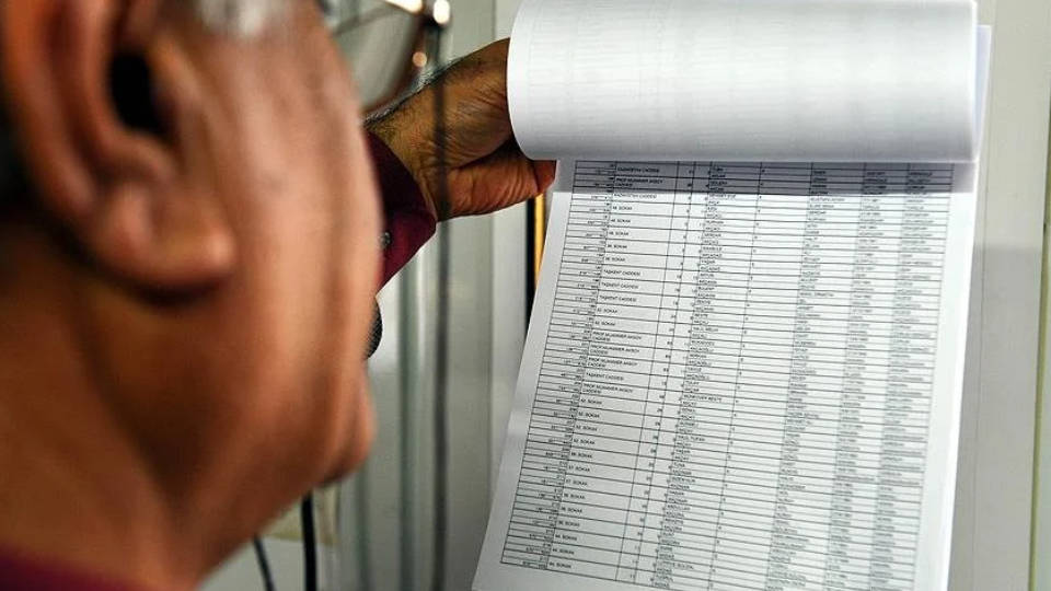 CHP'li vekil seçmen kağıtlarını paylaştı: Aynı adreste kayıtlı 300 seçmen tespit ettik